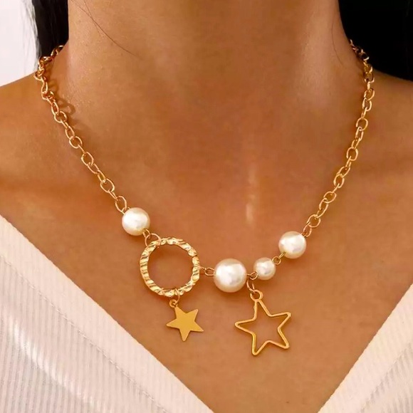 Jewelry - Simulated pearl and star ⭐️ pendant necklace